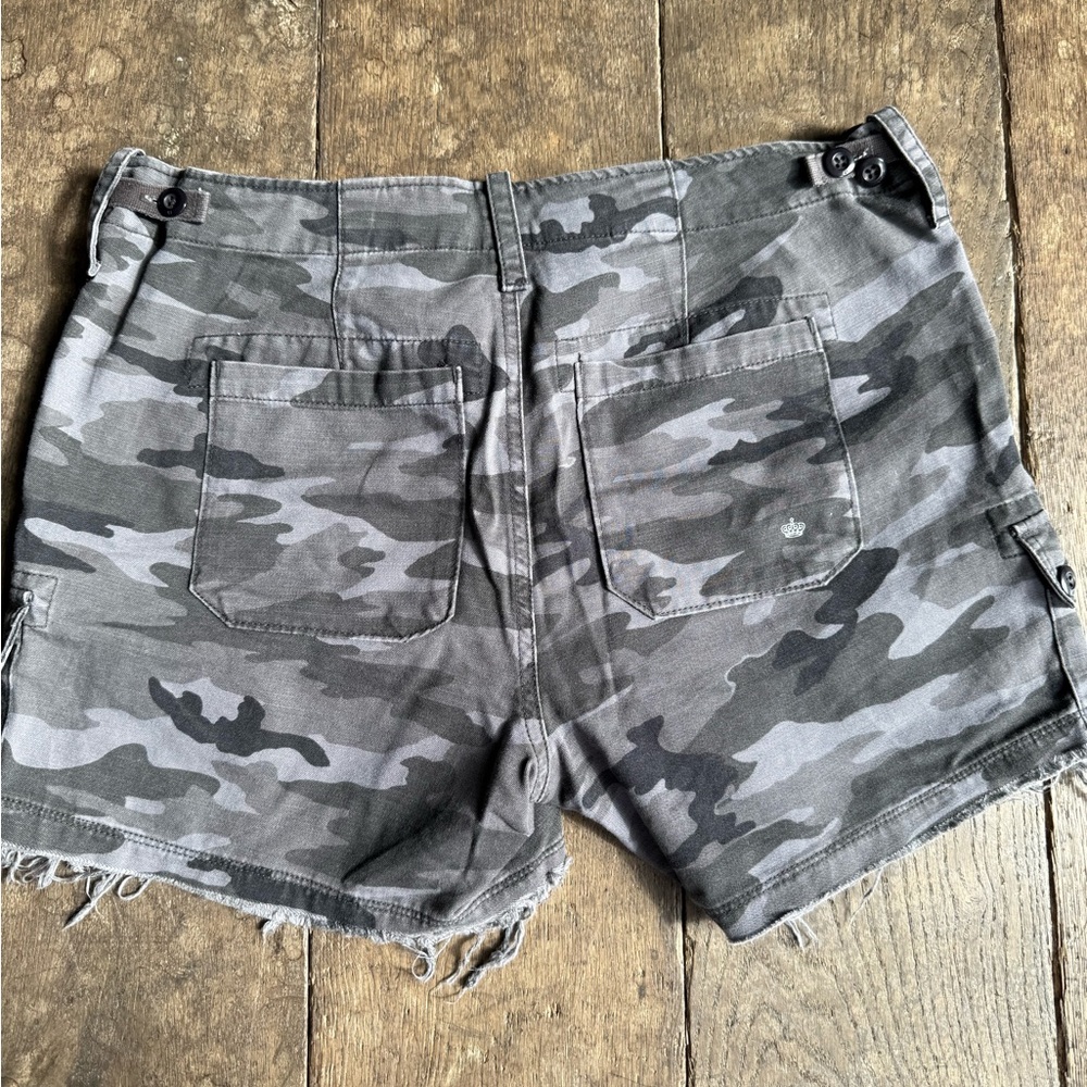 G1 Goods Women's Gray Camo Cargo Shorts sz 6